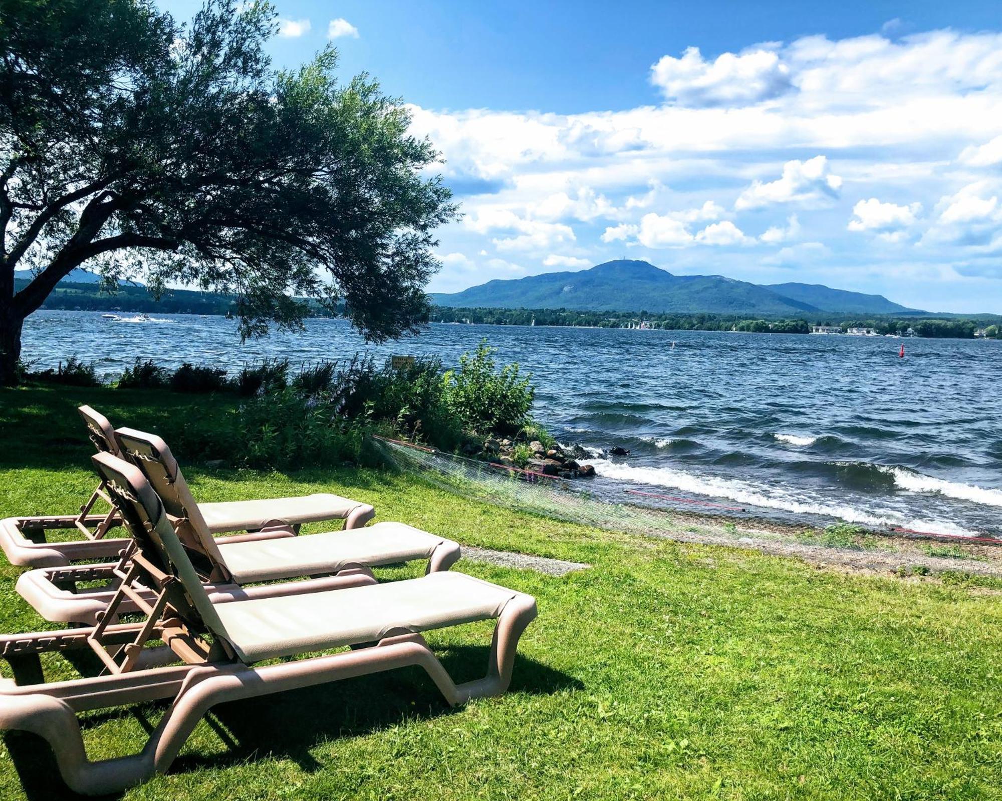 Studio Sur Le Bord Du Lac Memphremagog B Apartment Exterior photo